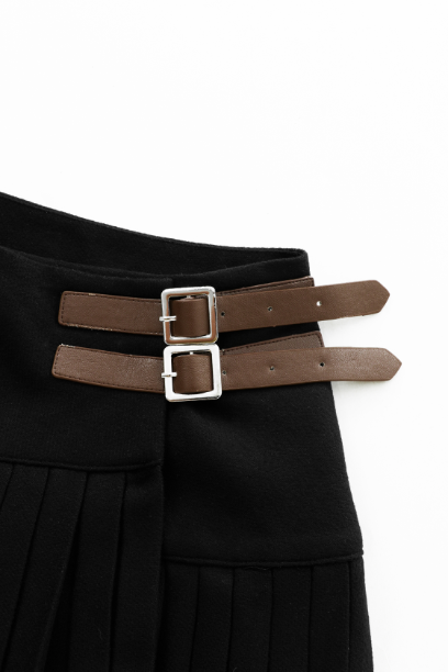 ACCORDIAN PLEATED SKIRT WITH SIDE BUCKLES-BLACK