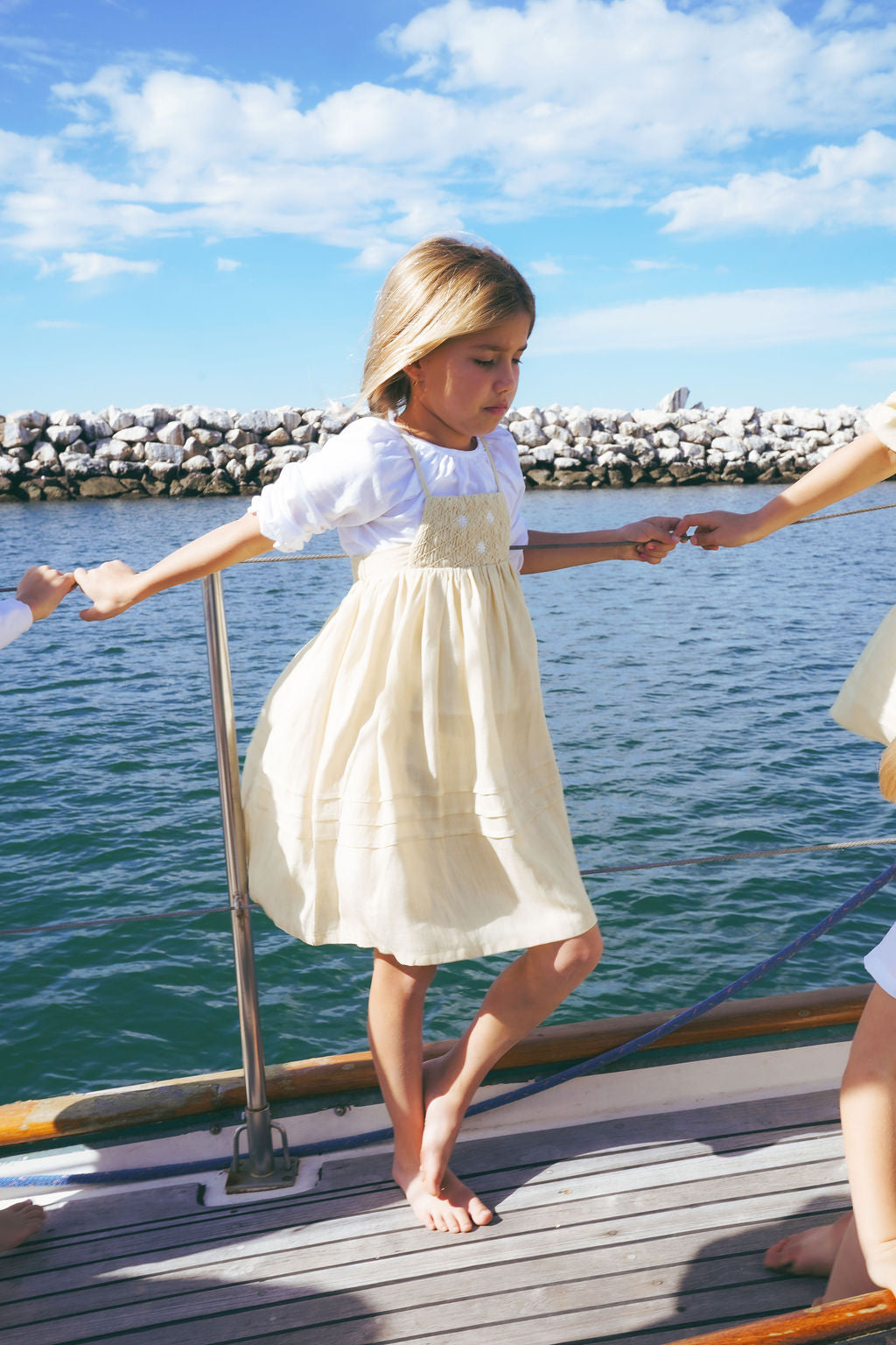 2610-GIRL DRESS WITH DASIES-YELLOW