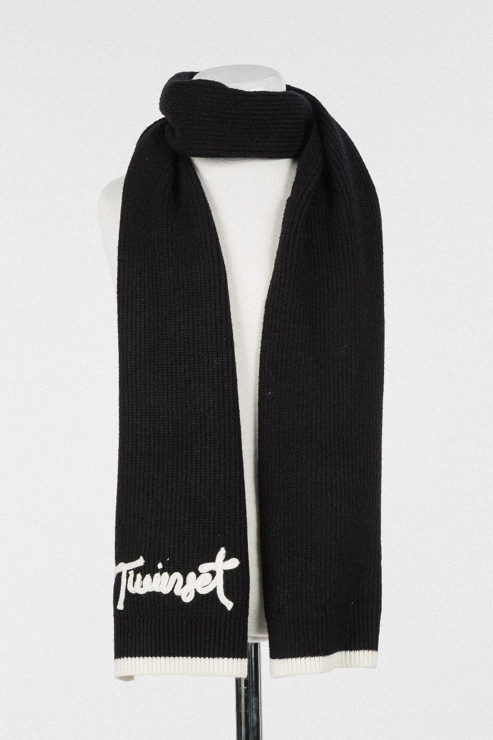 262GJ501A SCIARPA IN KNIT CON LOGO RICAMATO - BIC. BLACK/SNOW