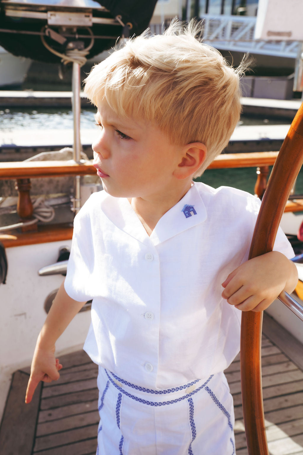 2636-BOY LINEN SHIRT WITH HOUSE-WHITE/BLUE