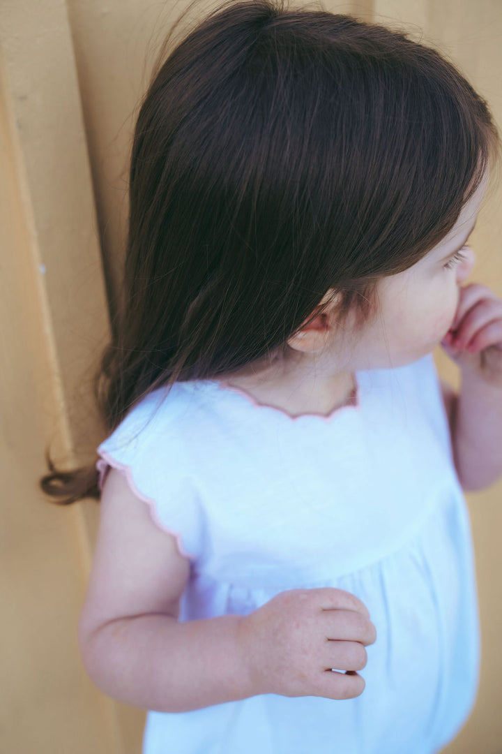 2646-BABY ROMPER WITH SCALLOPS WHITE/DUSTY PINK