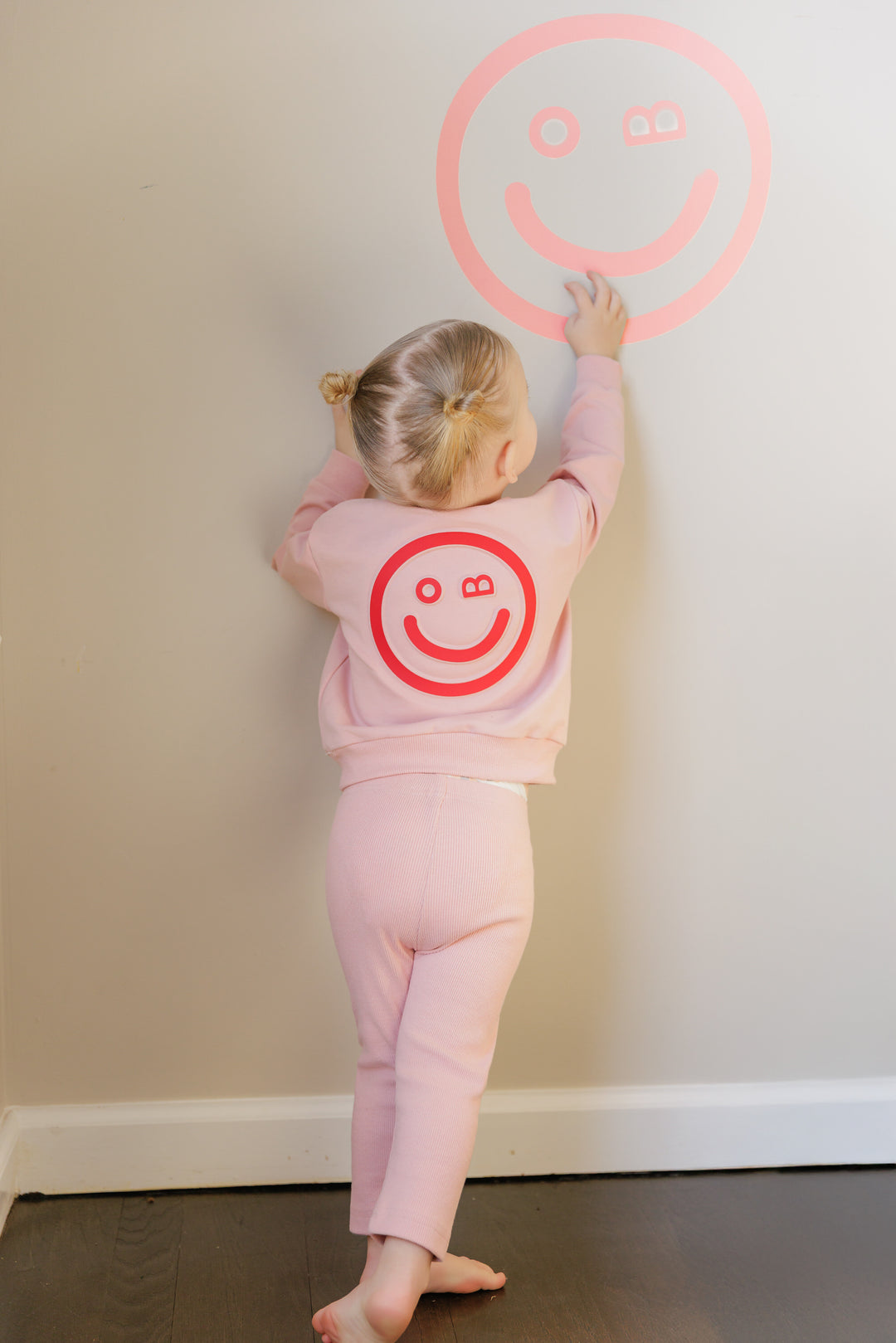 BWL26207SET Embossed Smiley Sweatset - Embossed Pink