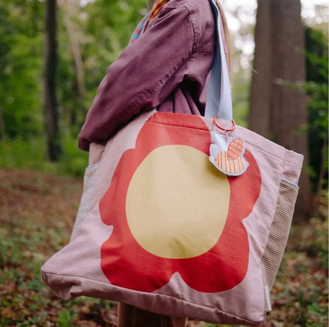 1802388 Shopper - Flower