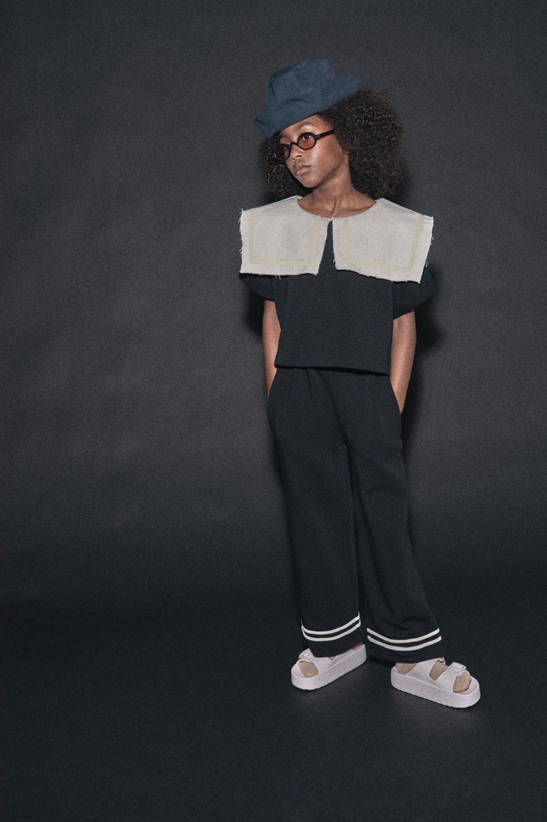 ODISSEY CROP SWEATSHIRT-Black