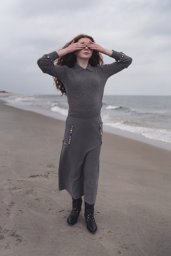 G720-CRYSTAL EMBELLISHED COLLAR SWEATER-GREY