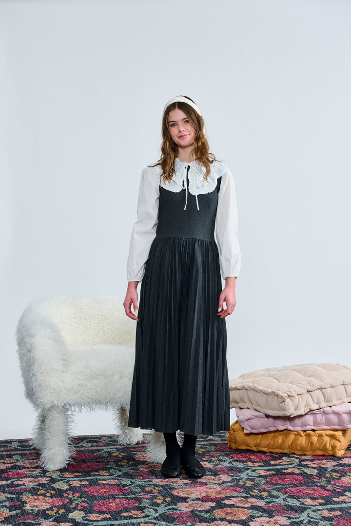 T-1336 WHITE BUTTON DOWN EMBROIDERED PETER PAN COLLAR TOP